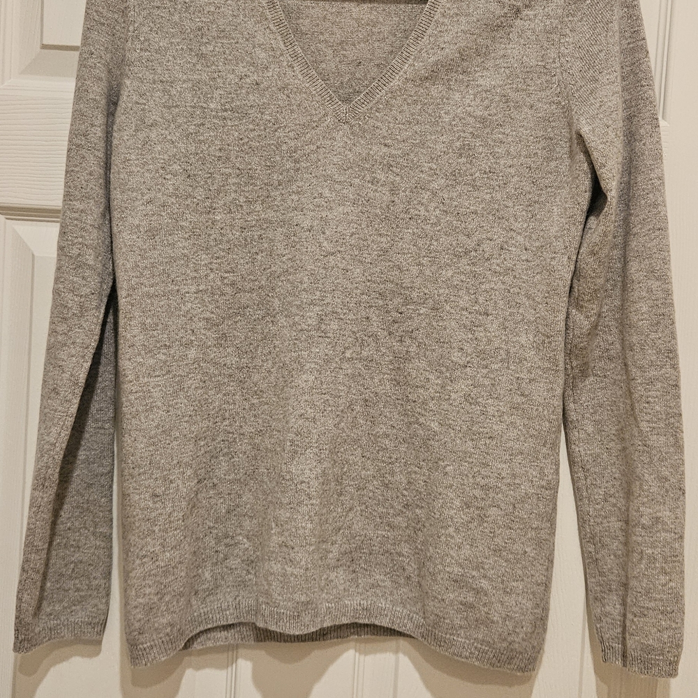 Ann Taylor Light Gray V-Neck Sweater